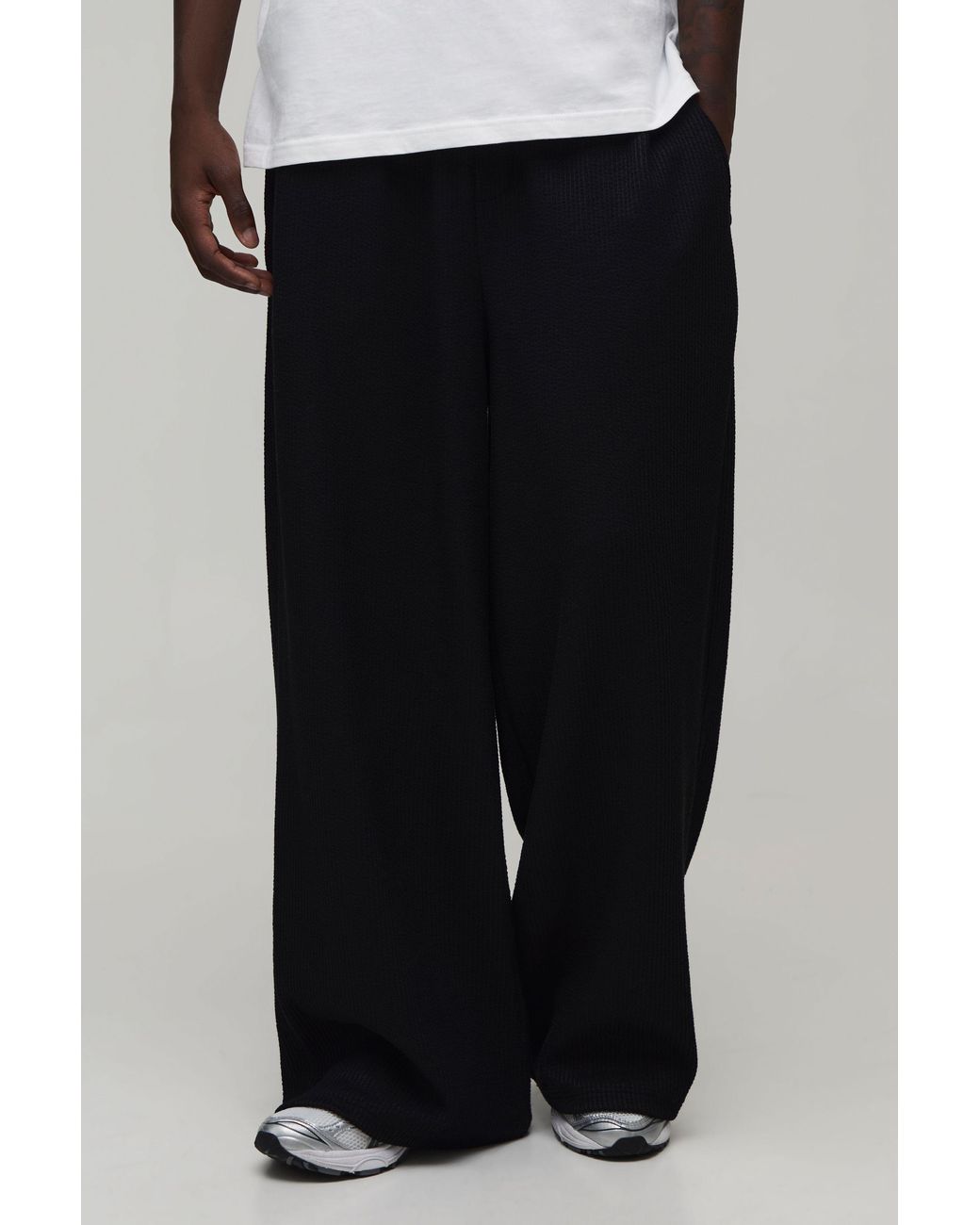 BoohooMAN Black Extreme Wide Leg Pleated Jogger for men