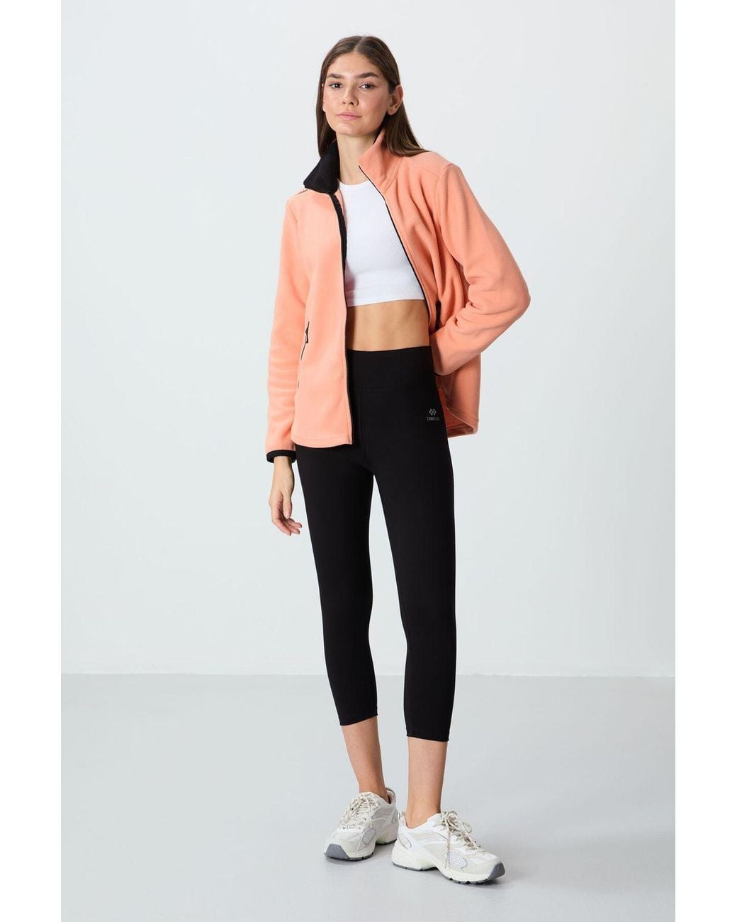 TOMMY LIFE Black High-Waist Capri Leggings