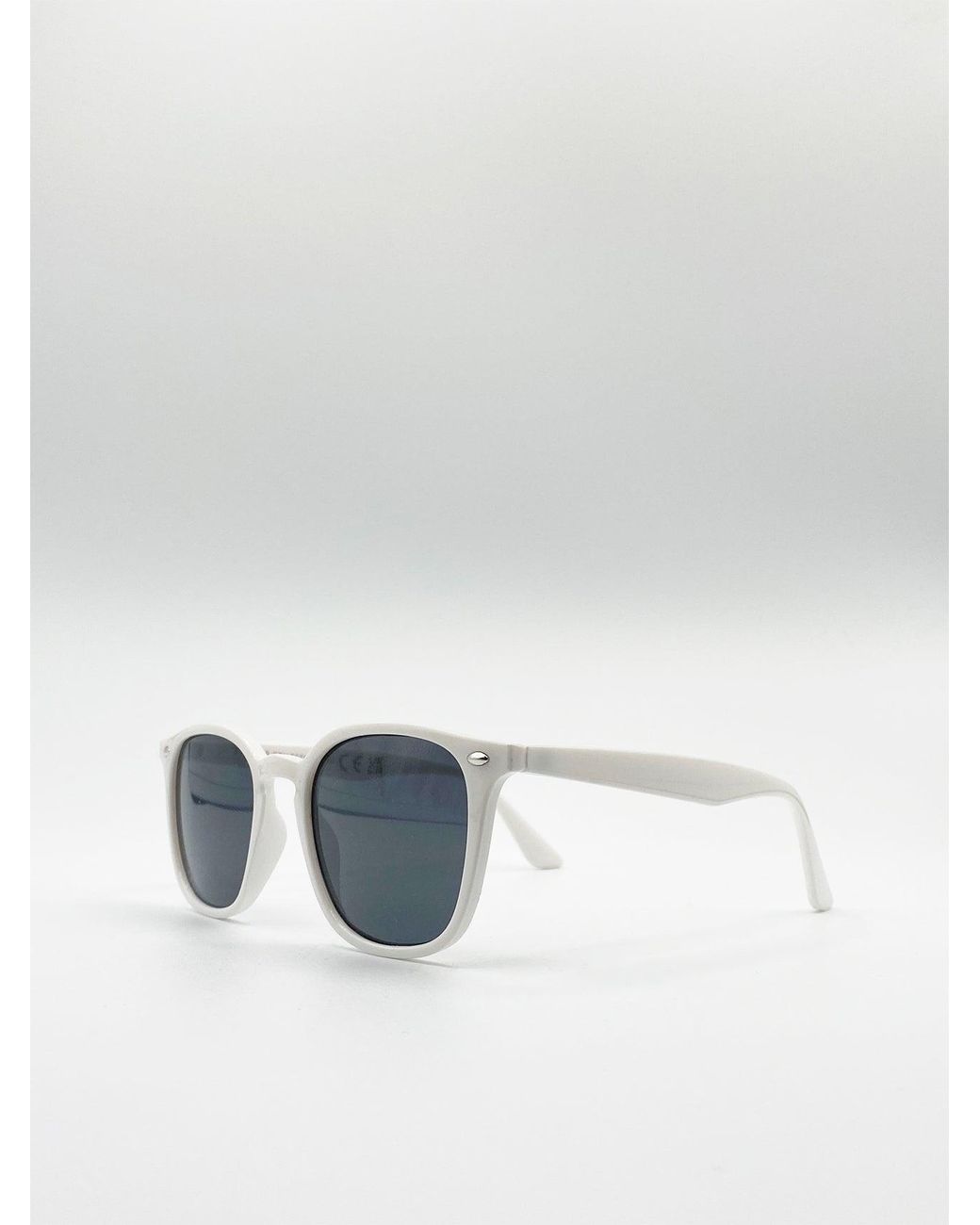 SVNX White Classic Preppy Square Sunglasses With Key Hole Nosebridge