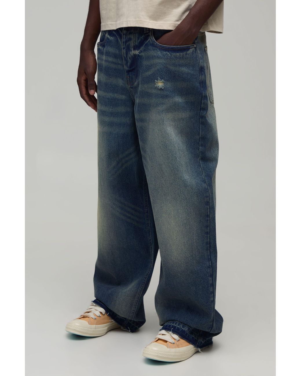 BoohooMAN Blue Fleur De Lis Applique Super Baggy Jeans for men