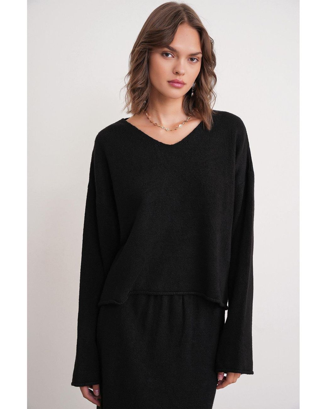 MixRay Black V-Neck Knitwear Sweater & Skirt Co-Ord Set