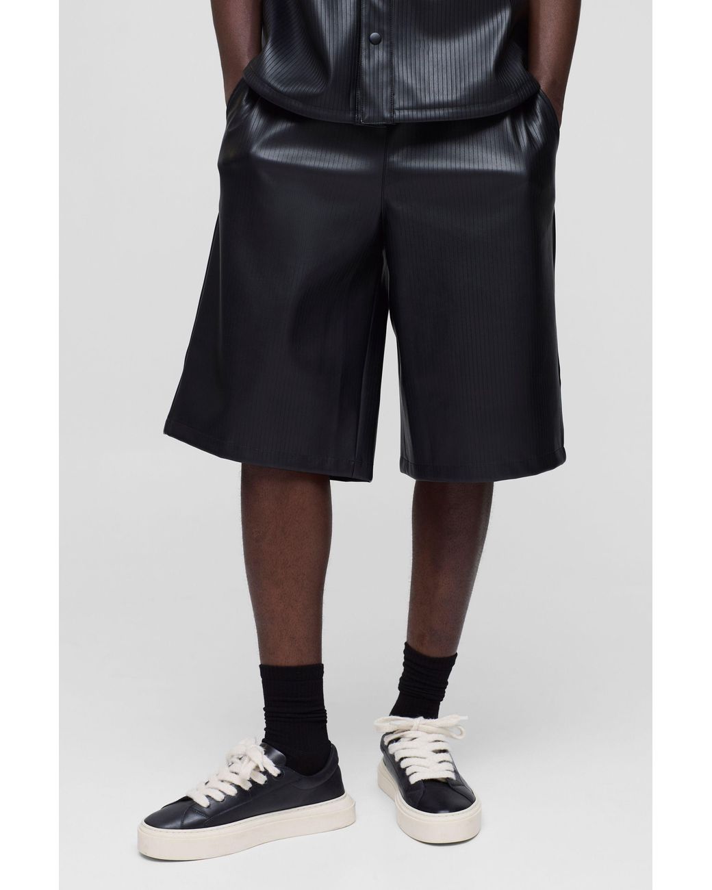 BoohooMAN Black Elasticated Waist Embossed Pu Jorts for men
