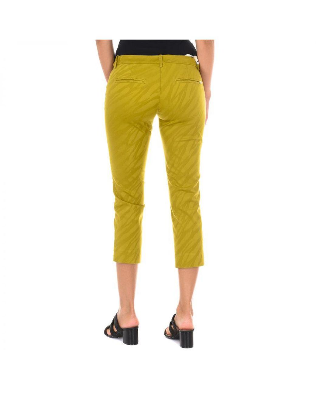 Met Yellow Trousers Bibiane