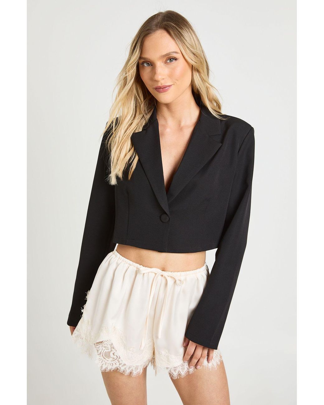 Boohoo Black Petite Basic Woven Relaxed Fit Crop Blazer