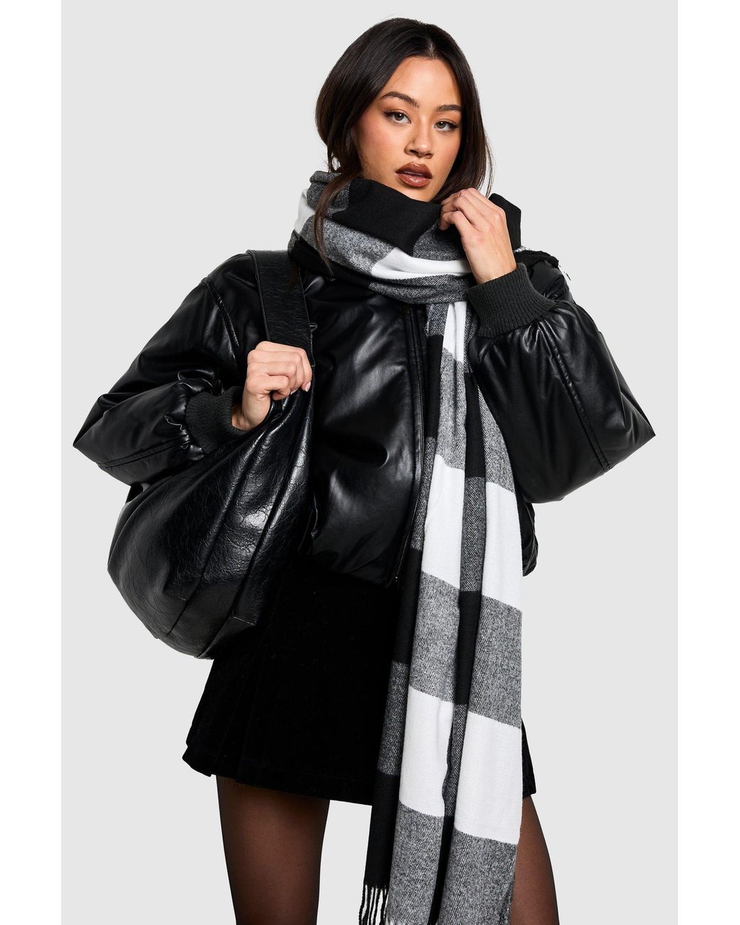 Boohoo Black Contrast Checked Knitted Tassel Scarf