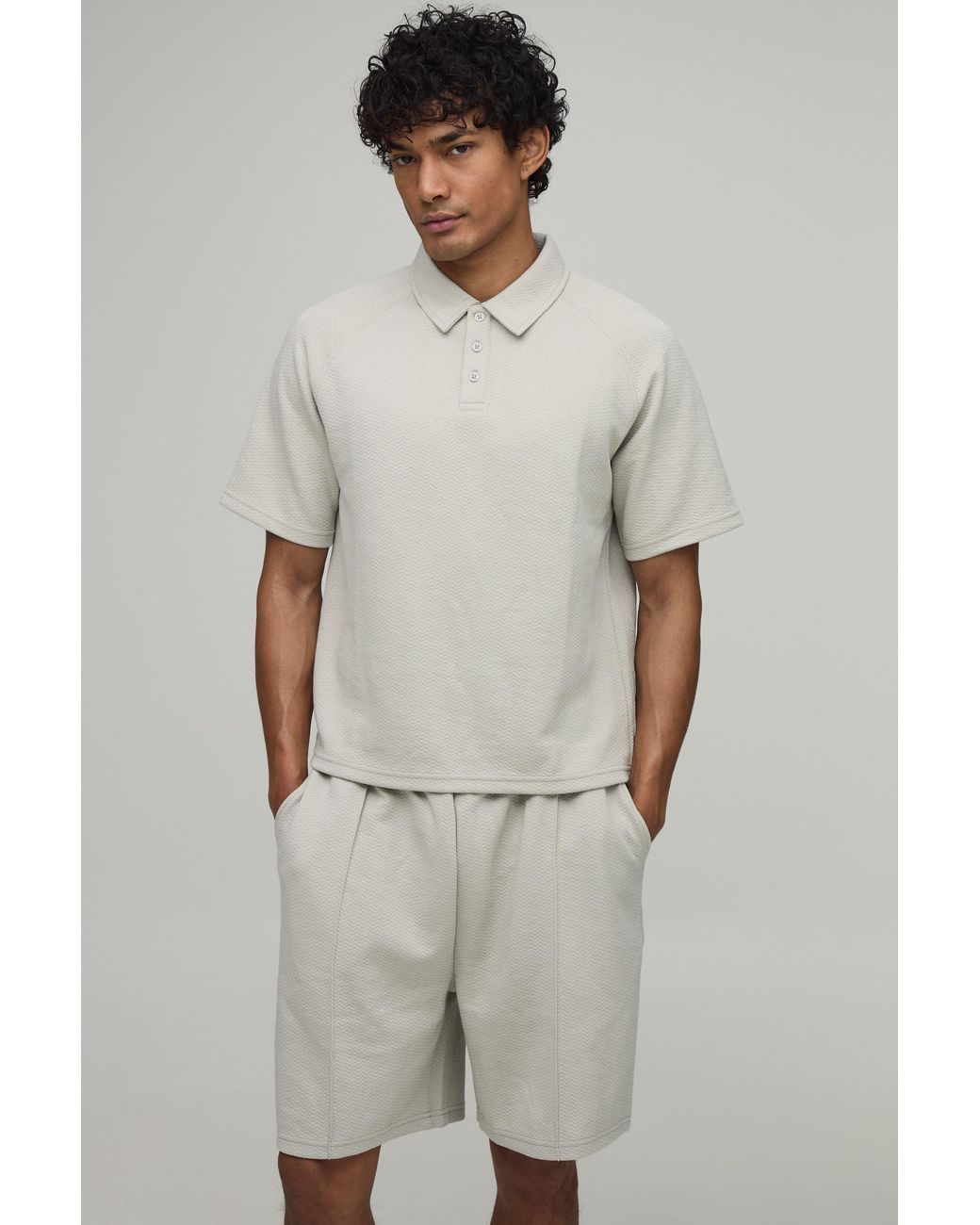 BoohooMAN Natural Boxy Wavy Jacquard Raglan Polo & Pleat Detail Shorts Set for men
