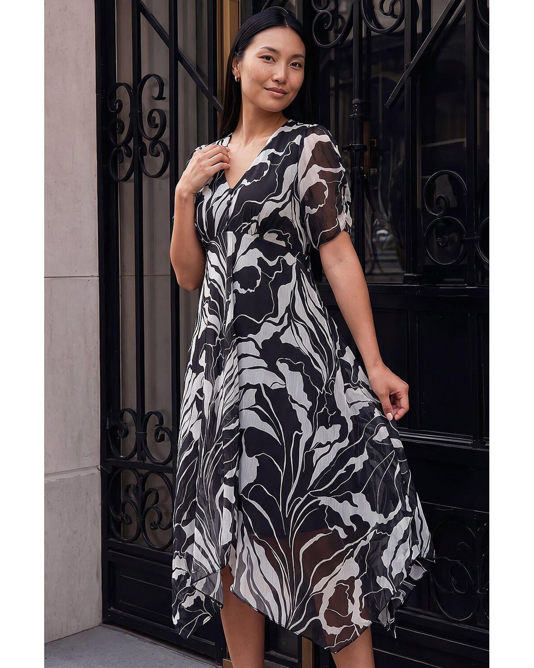 Roman Black Abstract Hanky Hem Dress