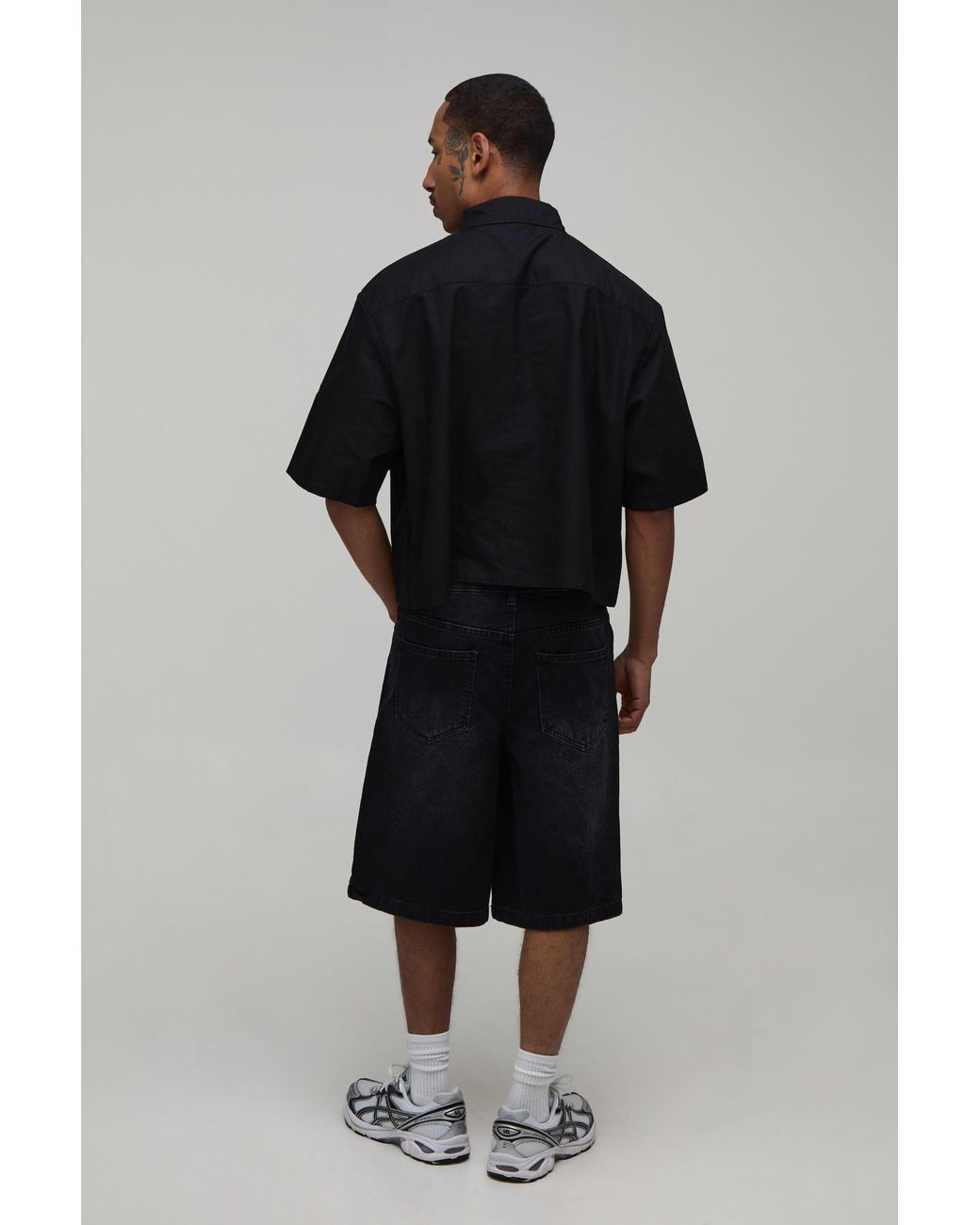 BoohooMAN Black Boxy Cropped Half Sleeve Oxford Shirt for men