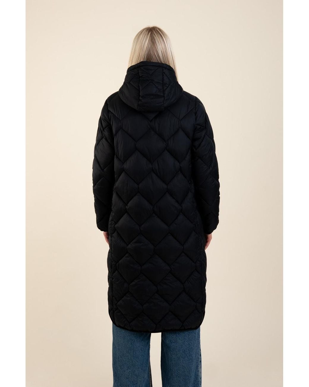 Harvey & Jones Black Lightweight Water Resistant Longline Quilted Jacket