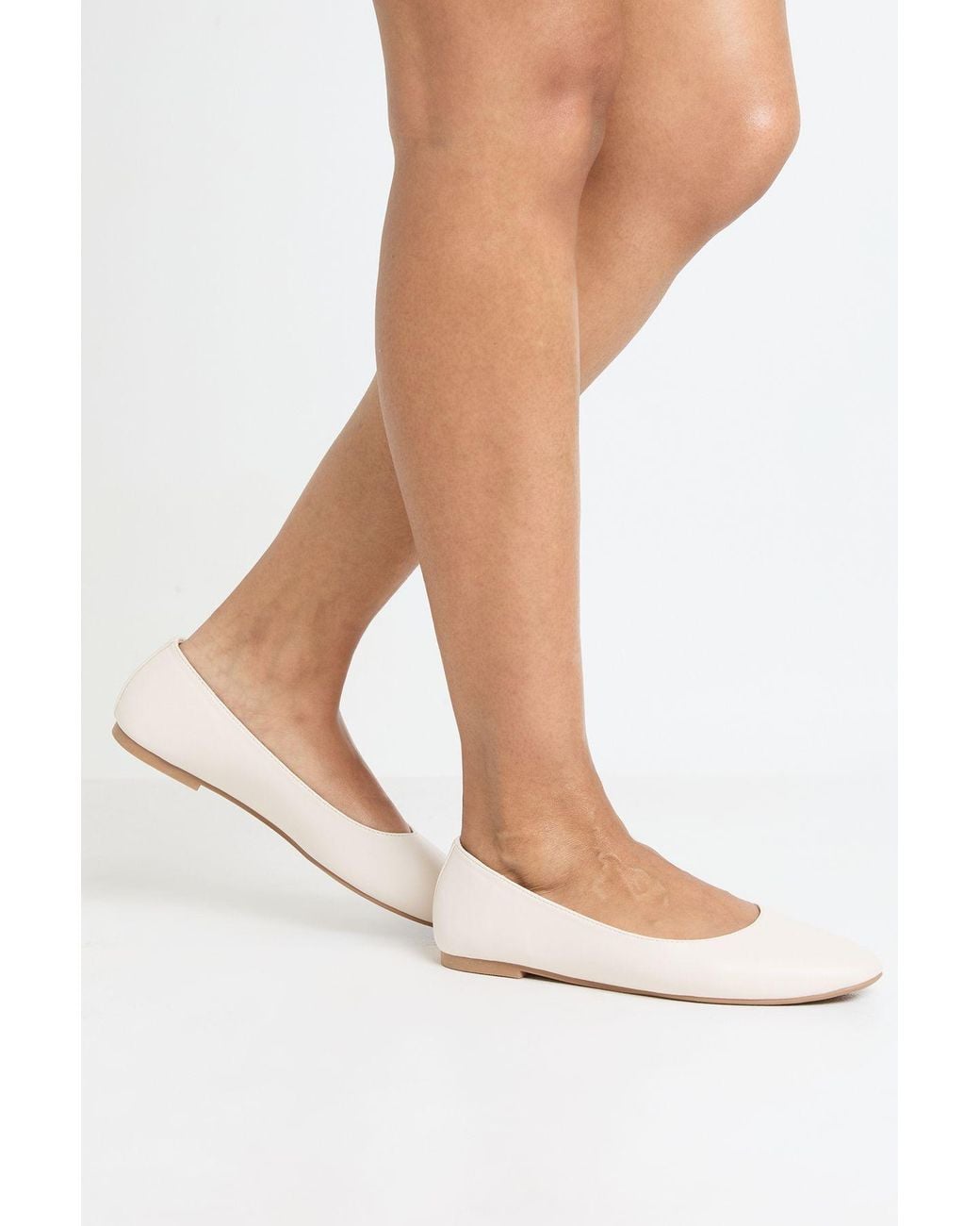 Boohoo White Round Toe Ballet Flats