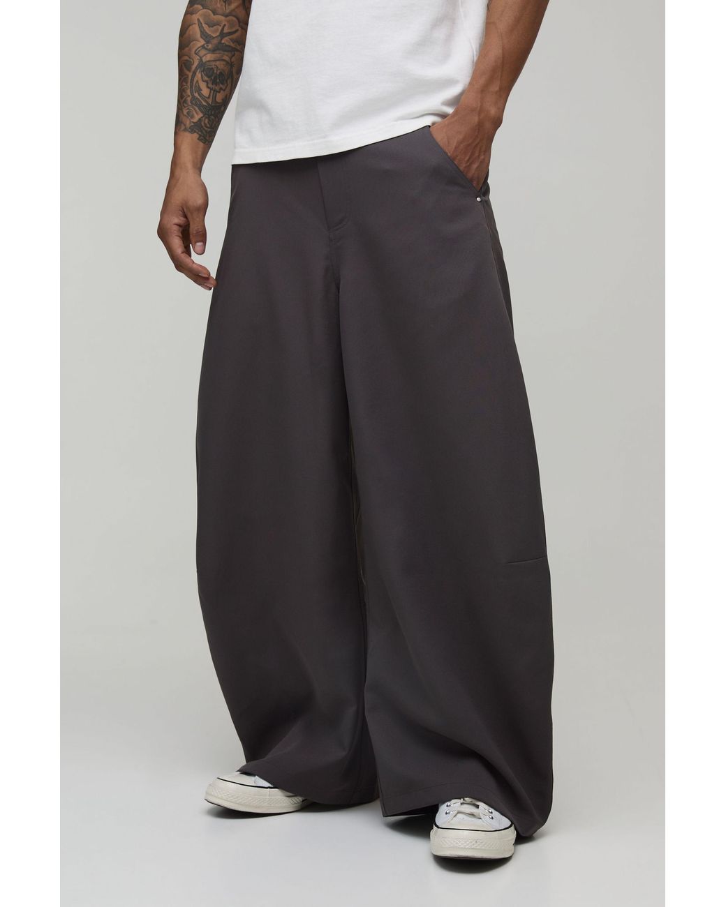 BoohooMAN Black Extreme Balloon Fit Rivet Trouser for men