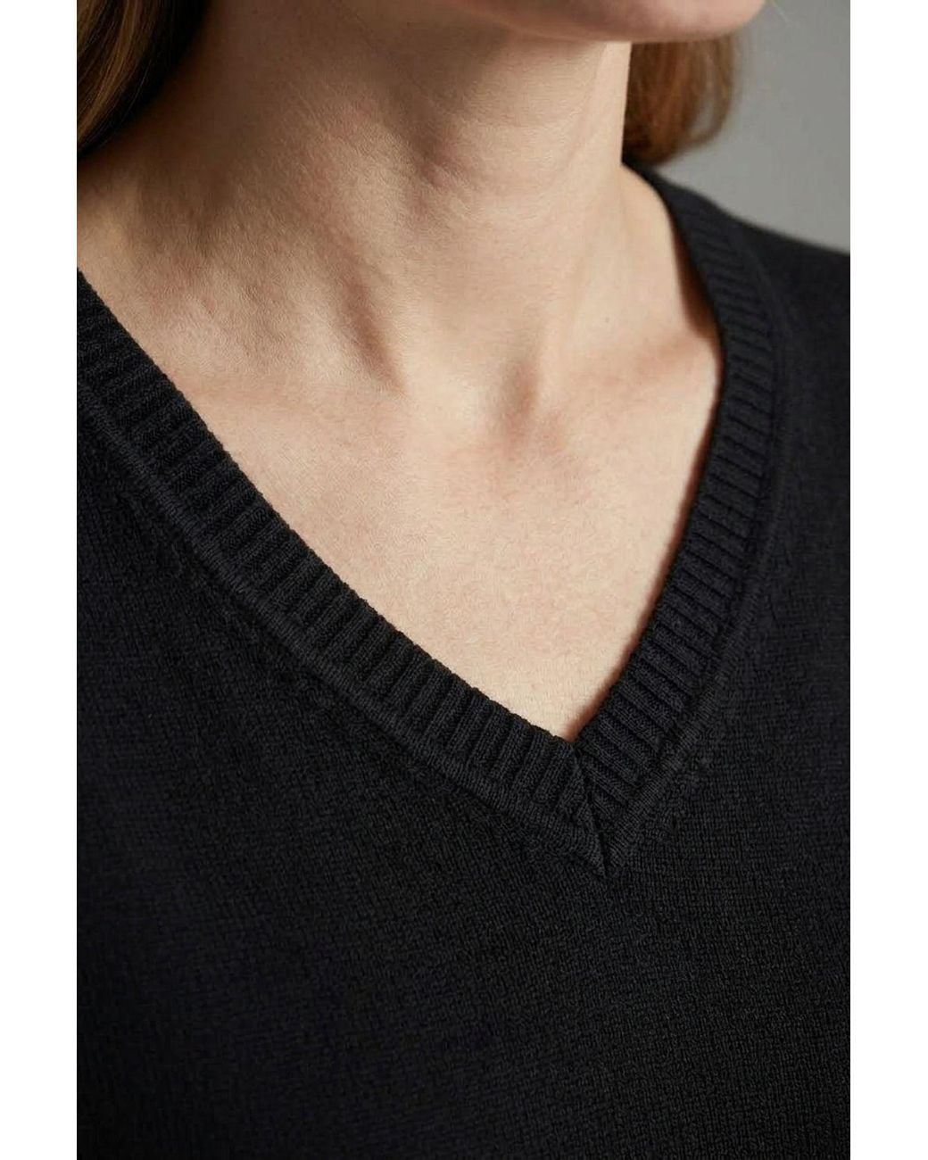 Izabel London Black Slim Fit V-Neck Lightweight Jumper