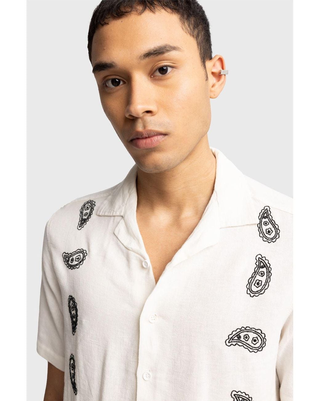 Giesto White Cotton Embroidered Poplin Short Sleeve Shirt for men