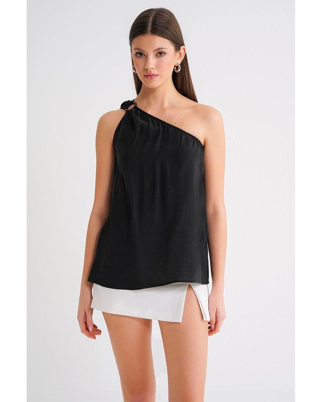 MixRay Black Asymmetrical Collar Accessory Detailed Top