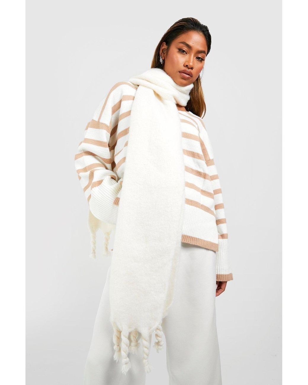 Boohoo White Chunky Tassel Scarf