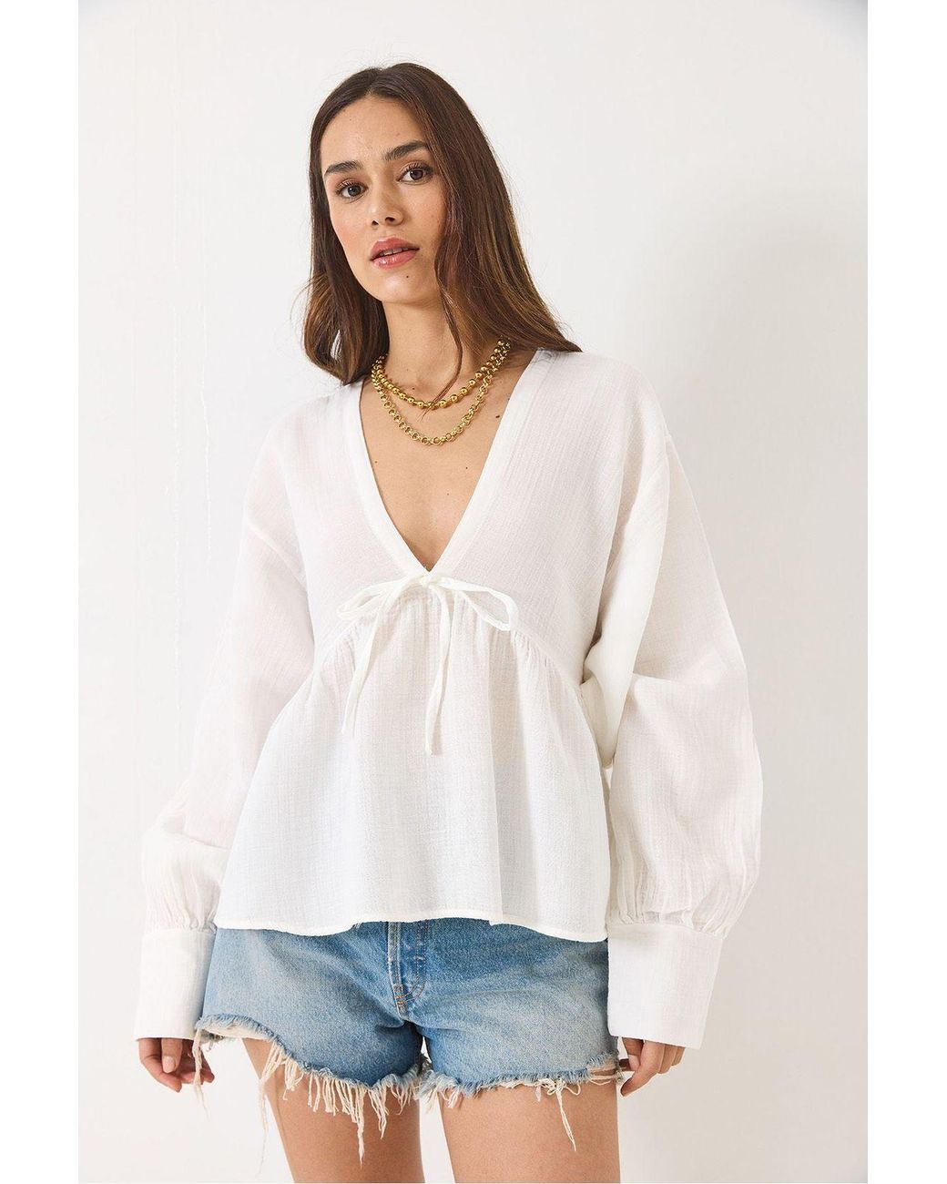 Bianco Lucci White Textured V-Neck Crop Blouse With Bow Tie