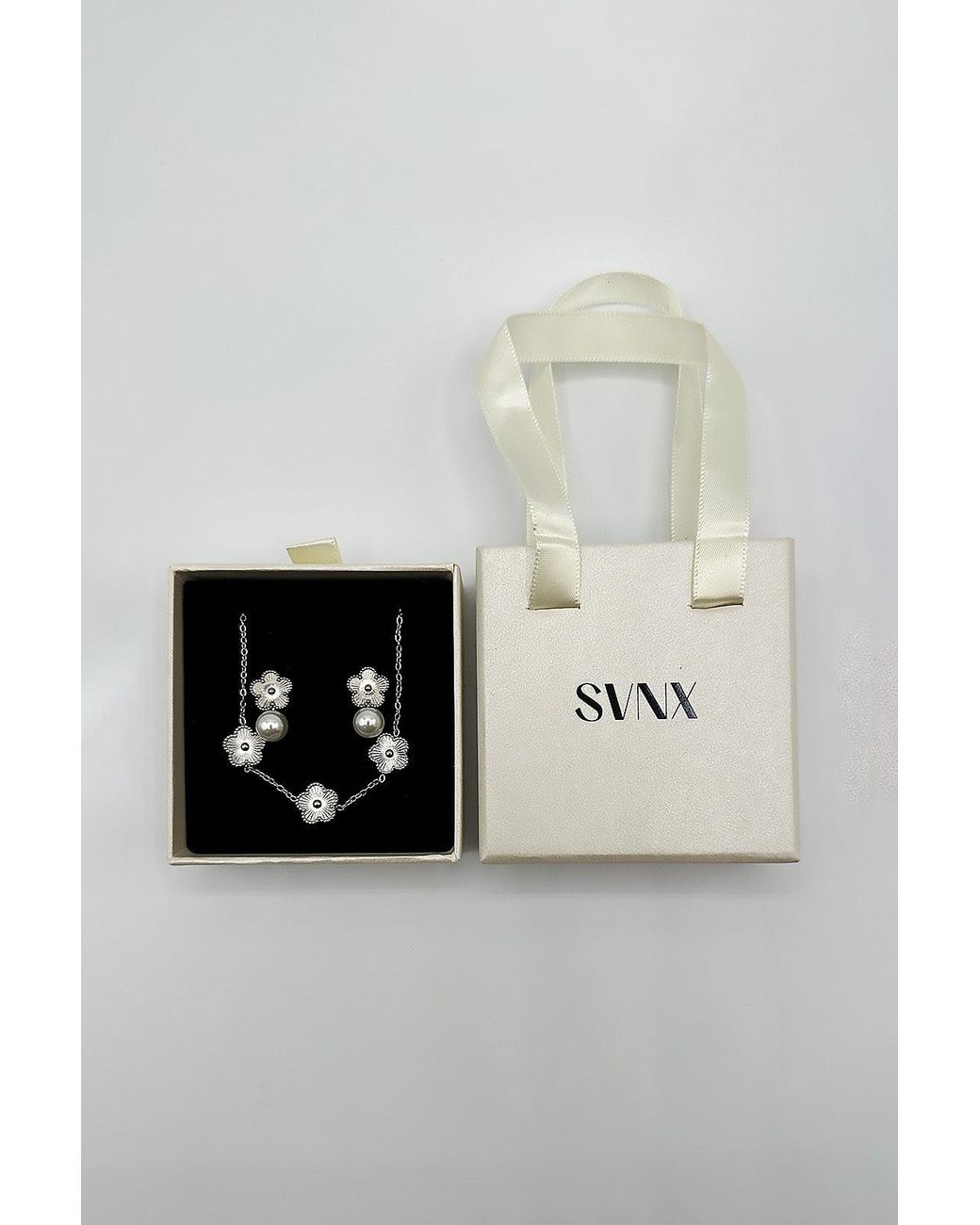 SVNX Metallic Floral Pearl Stud Earrings & Bracelet