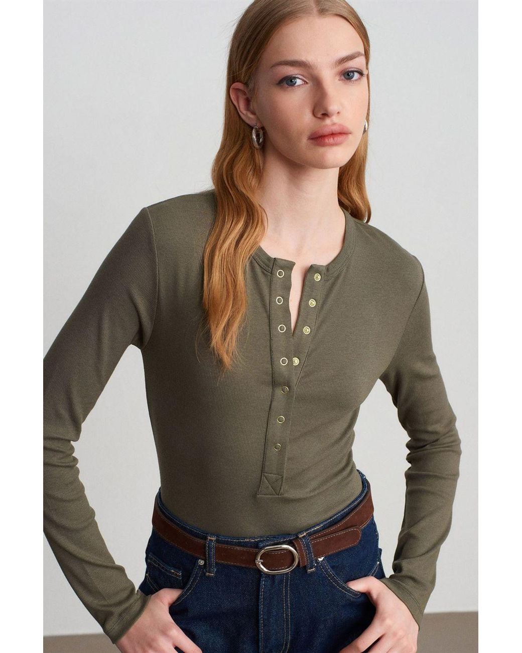 Dilvin Geribde Crew Neck Knop Blouse in het Multicolor