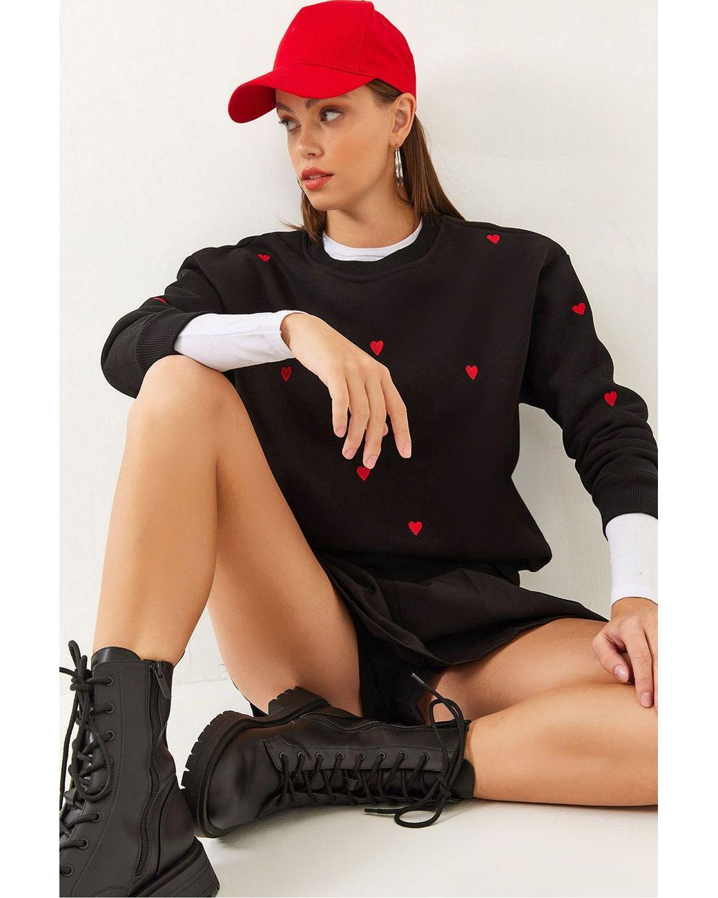 Bianco Lucci Black Embroidered Crew Neck Relaxed Fit Sweatshirt