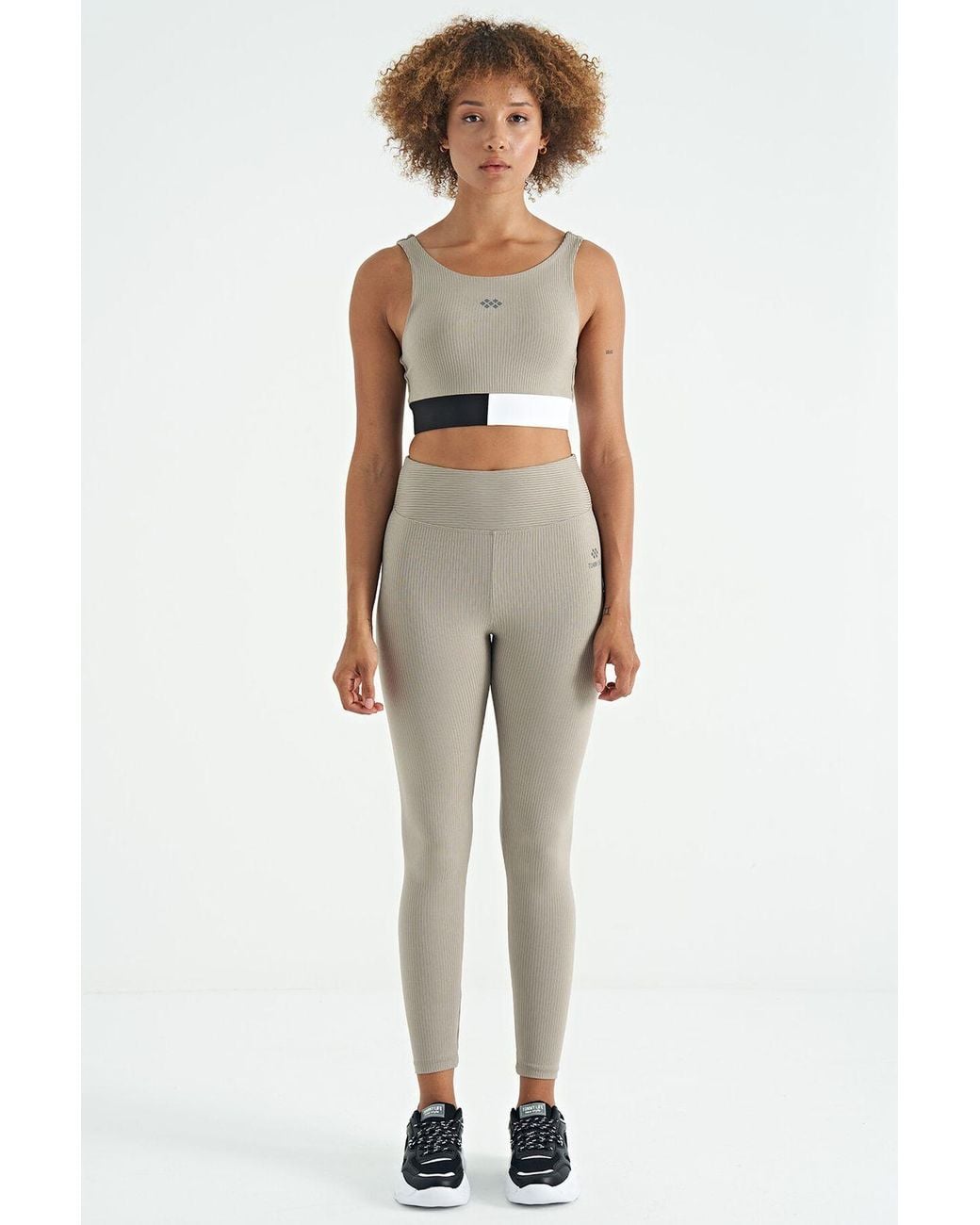 TOMMY LIFE Natural Crop Sleeveless Color-Block Sports Top