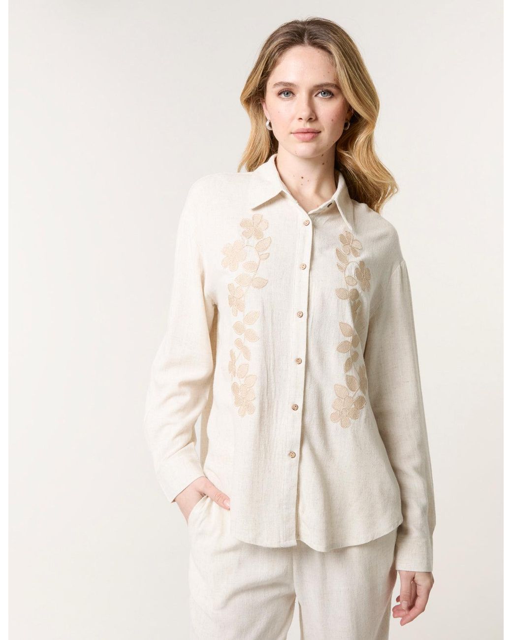 Blue Vanilla Natural Linen Flower Embroidery Blouse