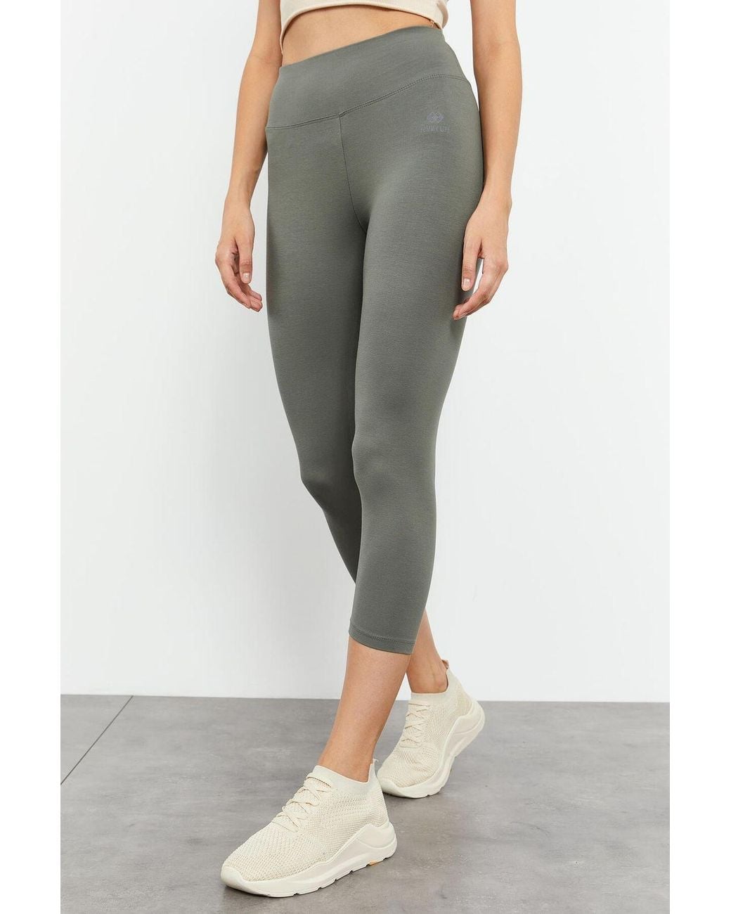 TOMMY LIFE White High-Waist Capri Leggings