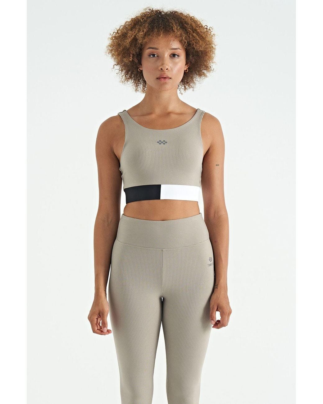 TOMMY LIFE Natural Crop Sleeveless Color-Block Sports Top