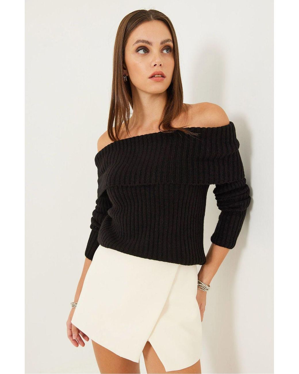 Bianco Lucci Black Fitted Ribbed Blouse With Madonna Collar