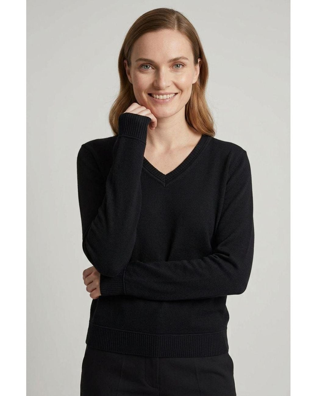 Izabel London Black Slim Fit V-Neck Lightweight Jumper
