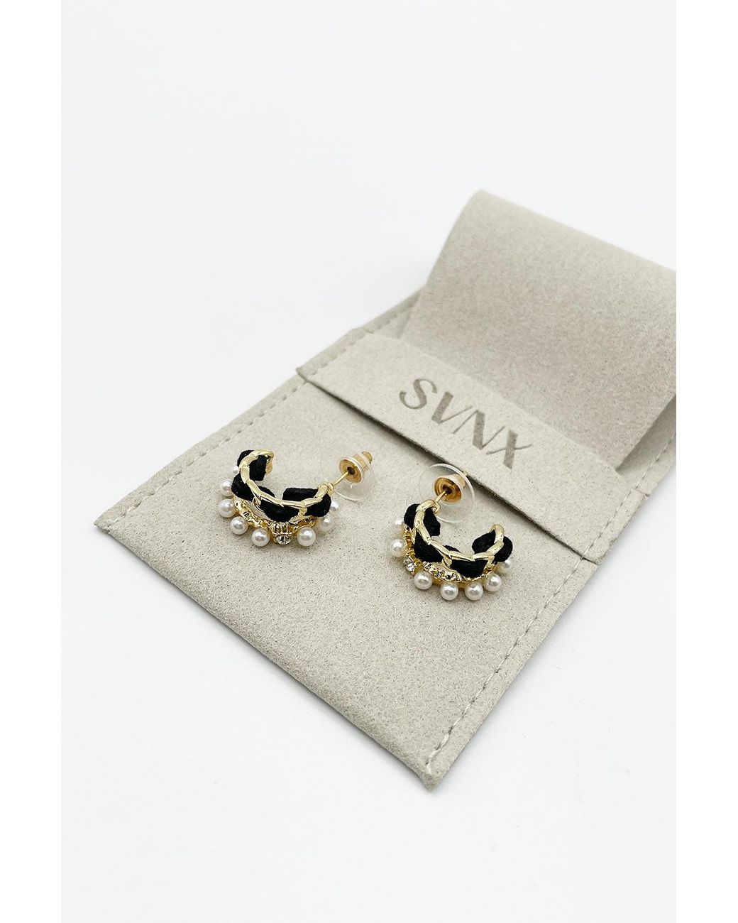 SVNX White Pearl & Noir Chain Double Hoop Earrings