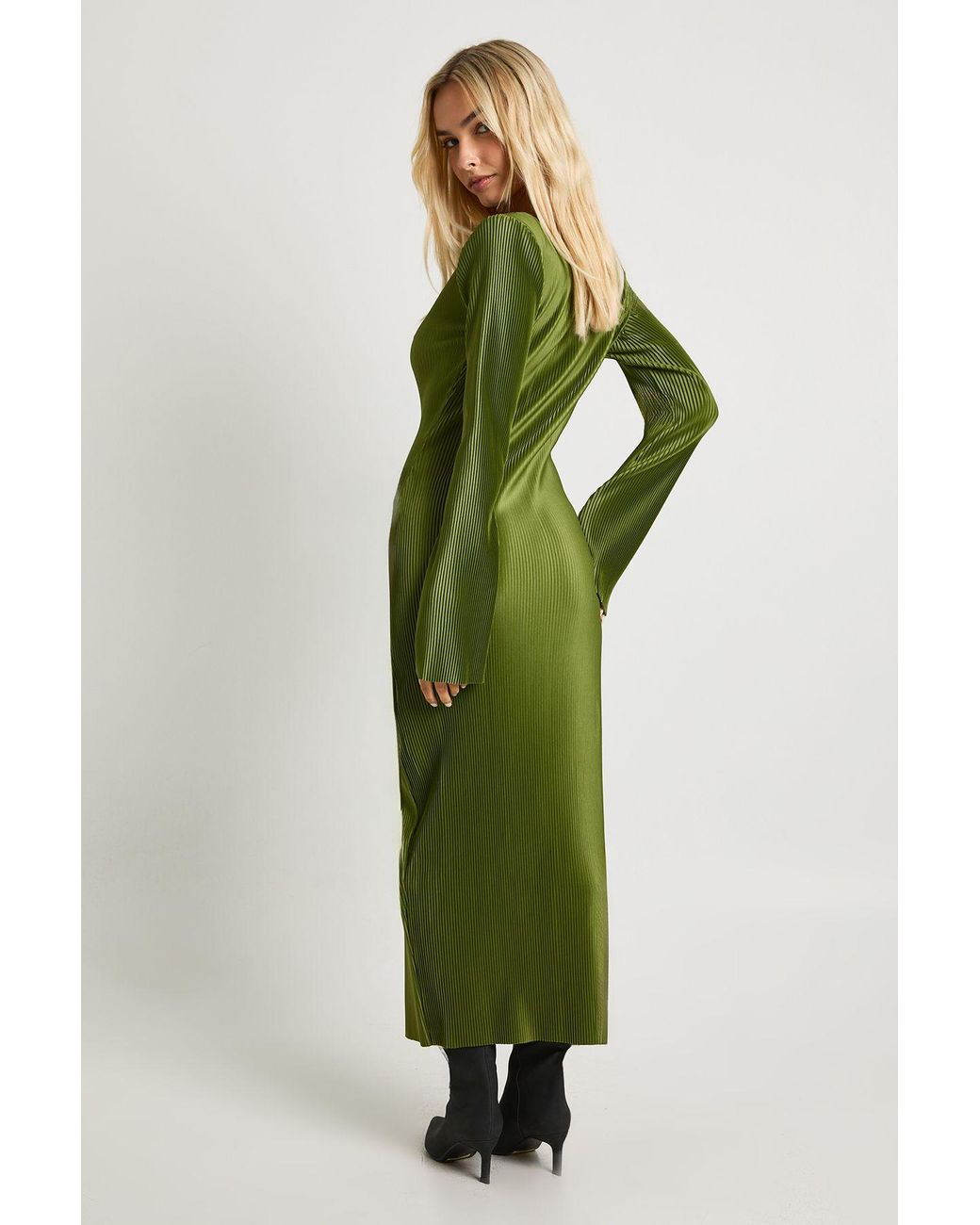 Boohoo Green Plisse Flare Sleeve Midaxi Dress
