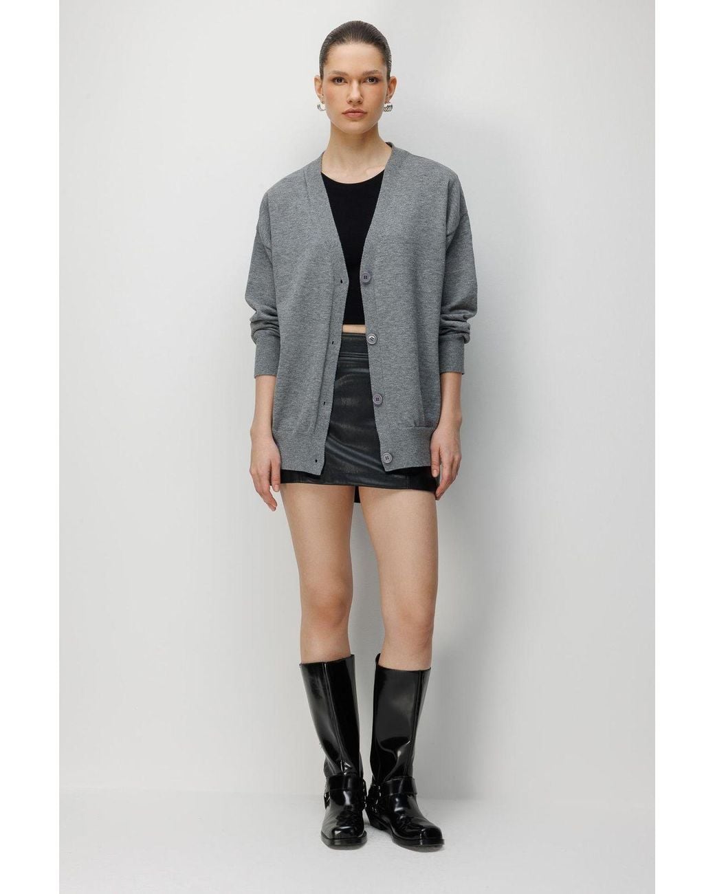 MixRay Gray Long Ribbed Knitwear Cardigan With V-Neck And Button Closure
