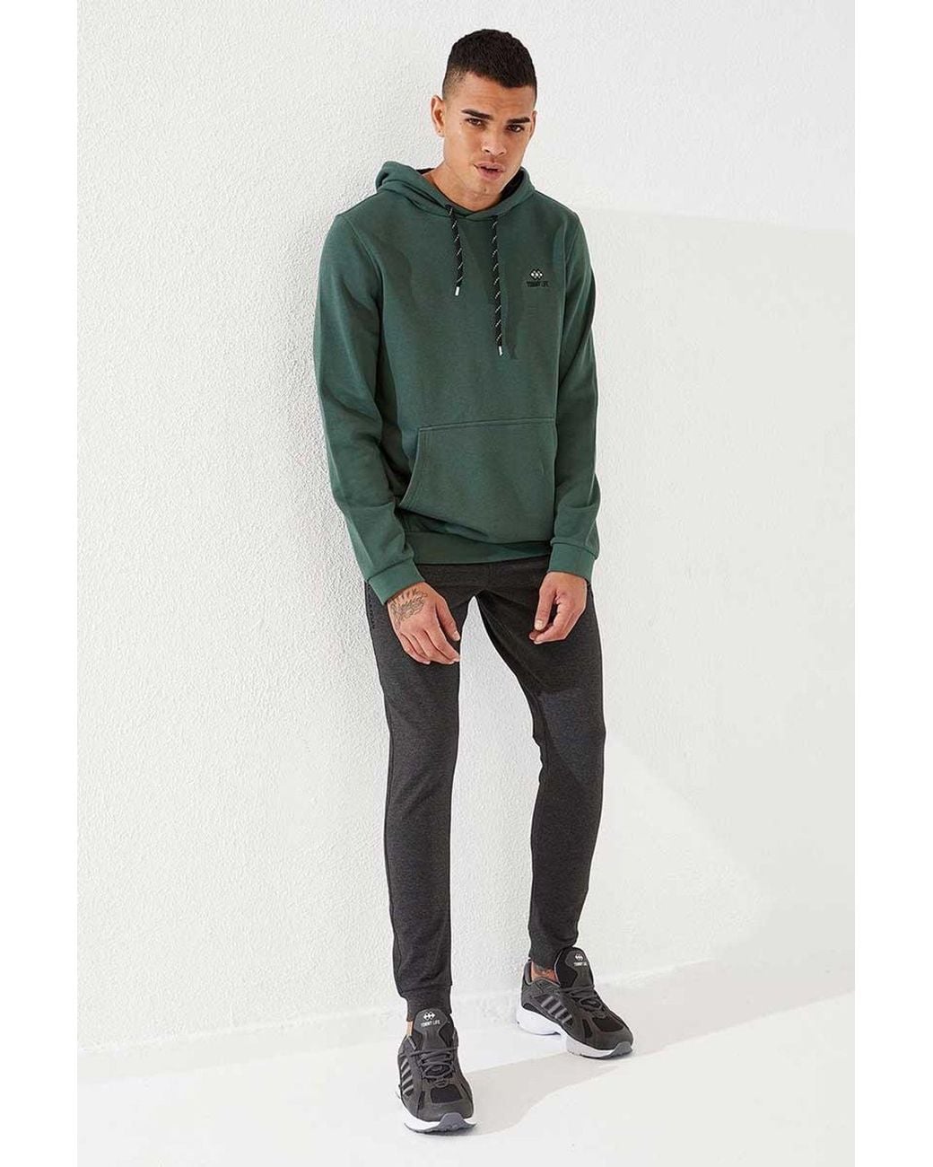 TOMMY LIFE Green Solid Hooded Sweatshirt With Pocket for men