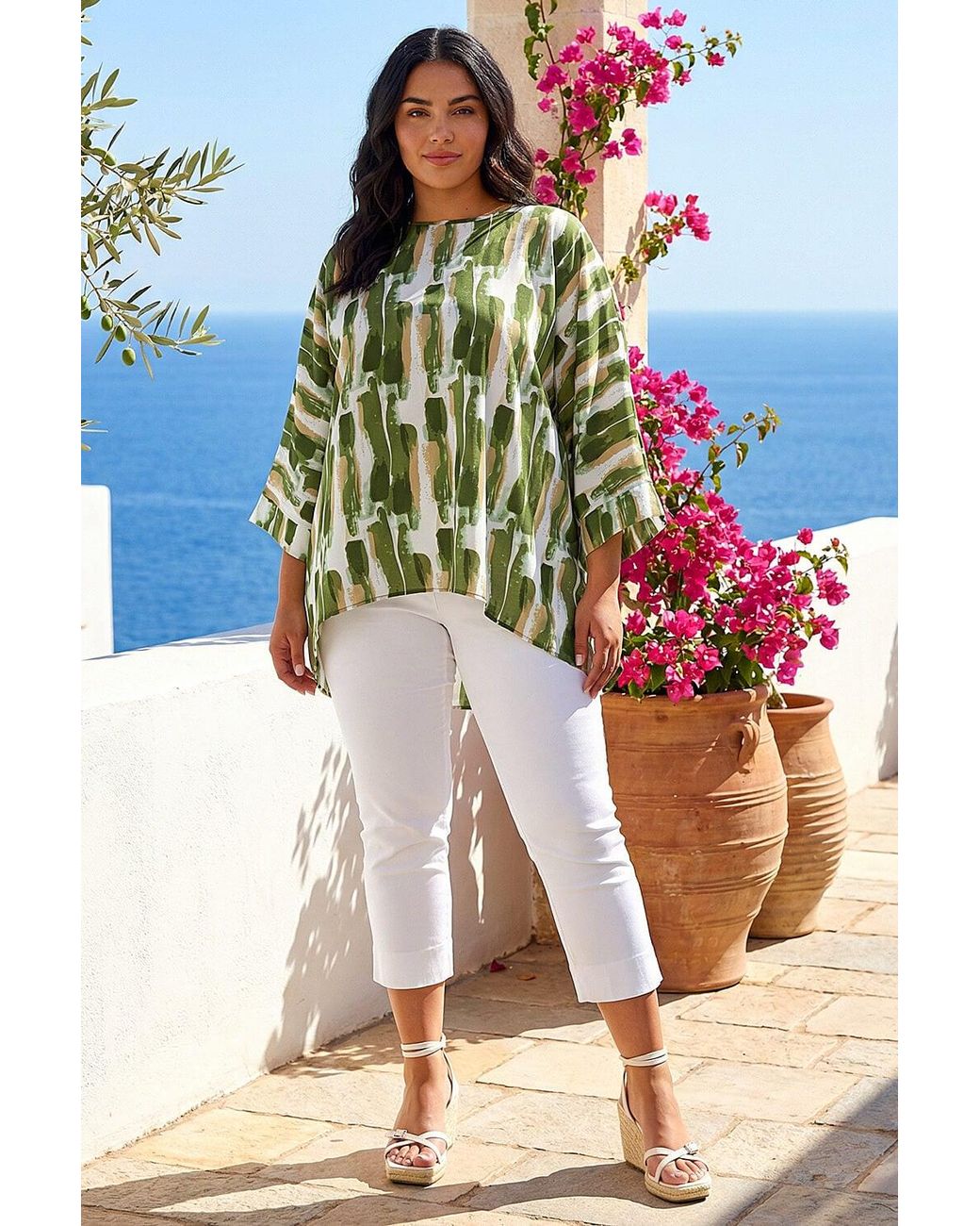 Roman Curve Green Dipped Hem Abstract Print Top
