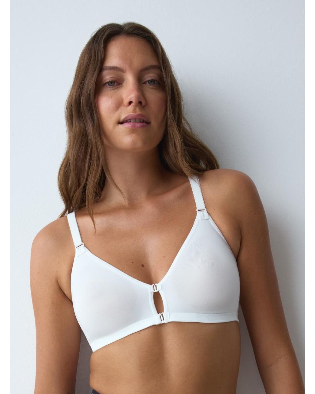 Triumph White Triaction Fitness F Front Fastening Sports Bra