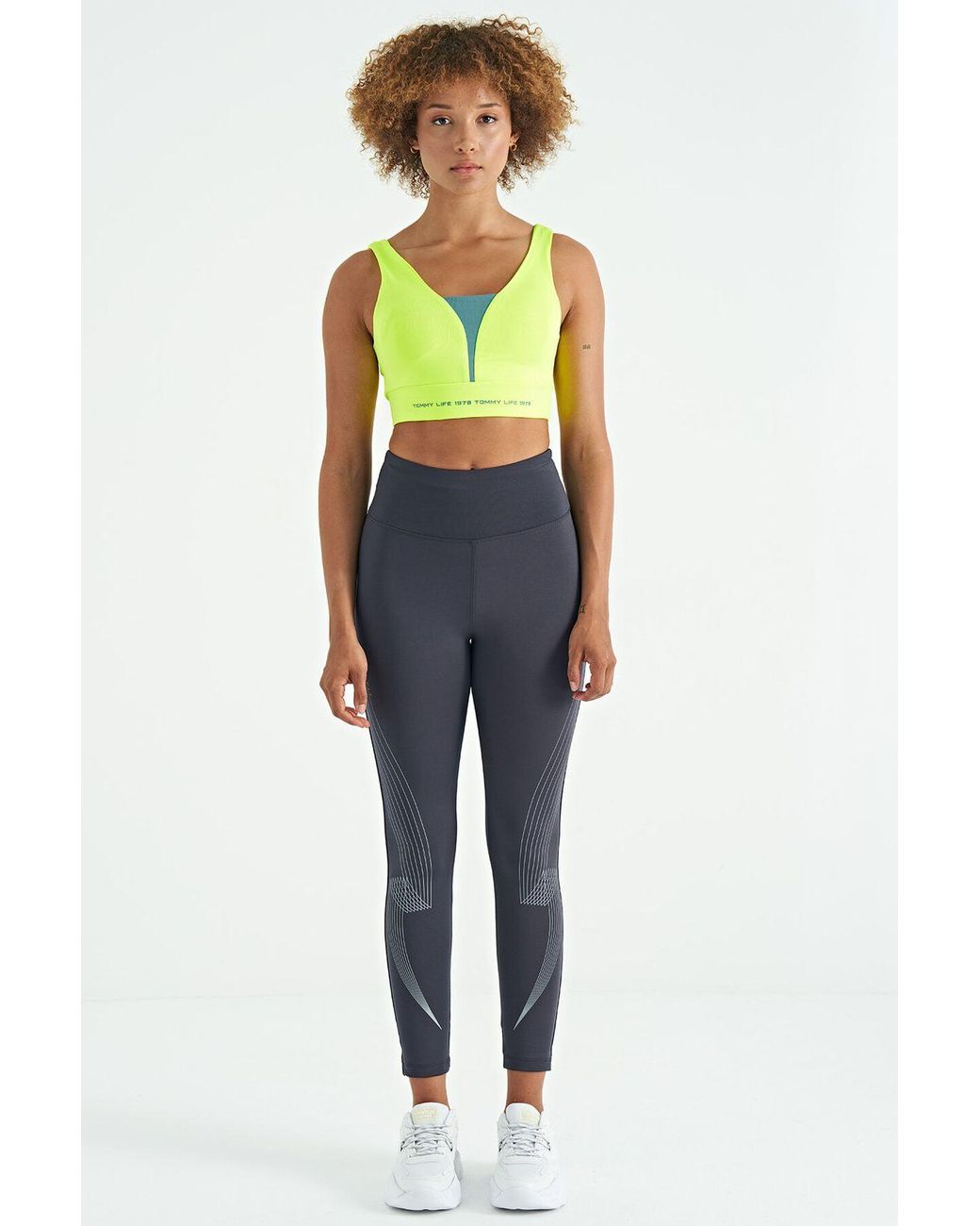 TOMMY LIFE Blue Color-Blocked Sleeveless Crop Sports Top