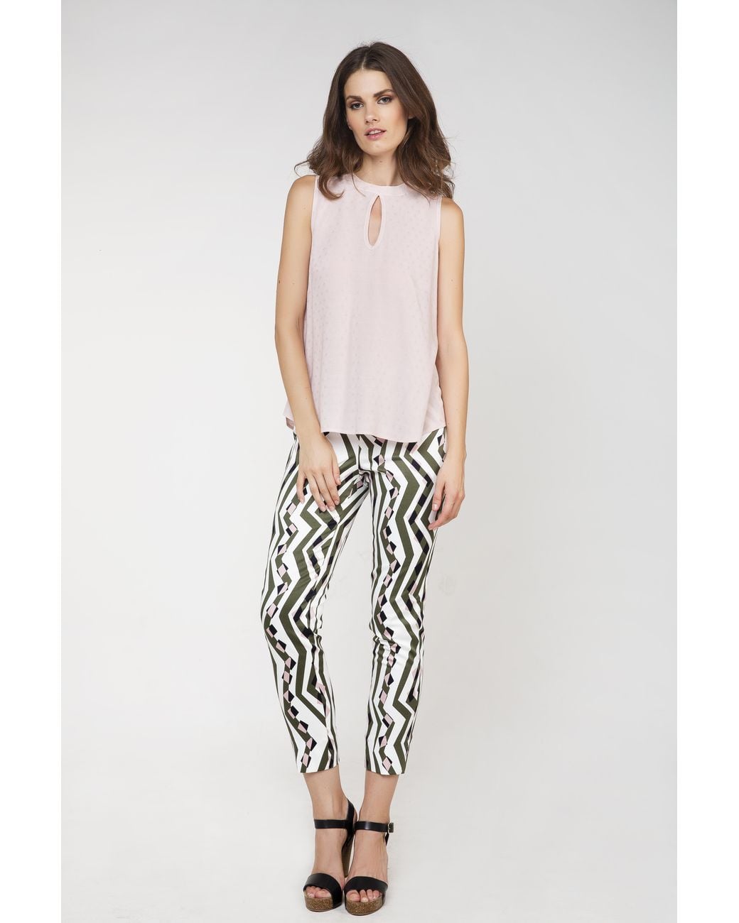 Conquista White Sleeveless Poplin Blouse