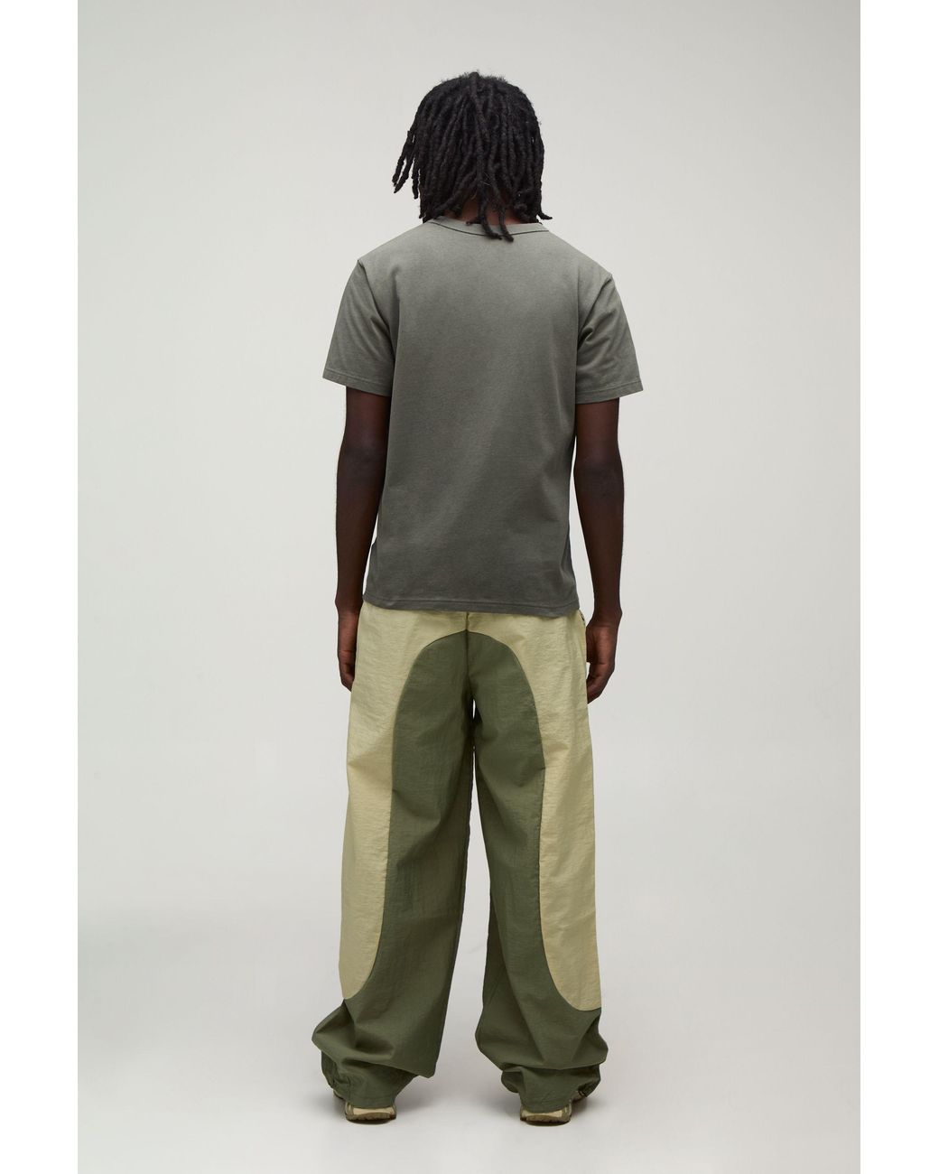 BoohooMAN Green Baggy Fit Panel Detail Track Pants for men