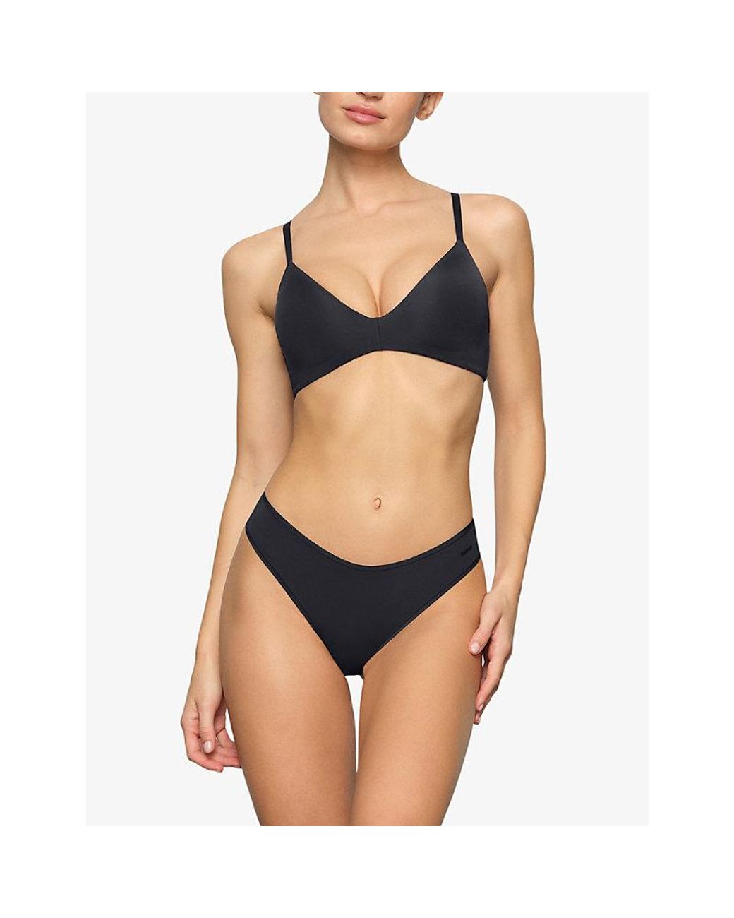 Skims Black Wireless Form T-Shirt Bra