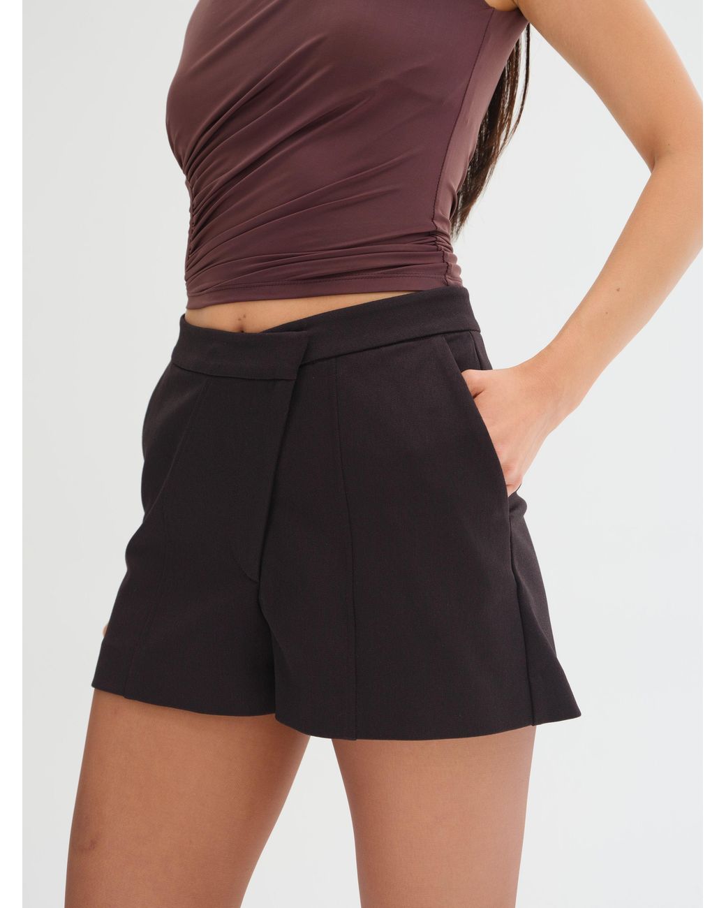 Sélone Studio Red Ines High-Waisted Crossover Shorts