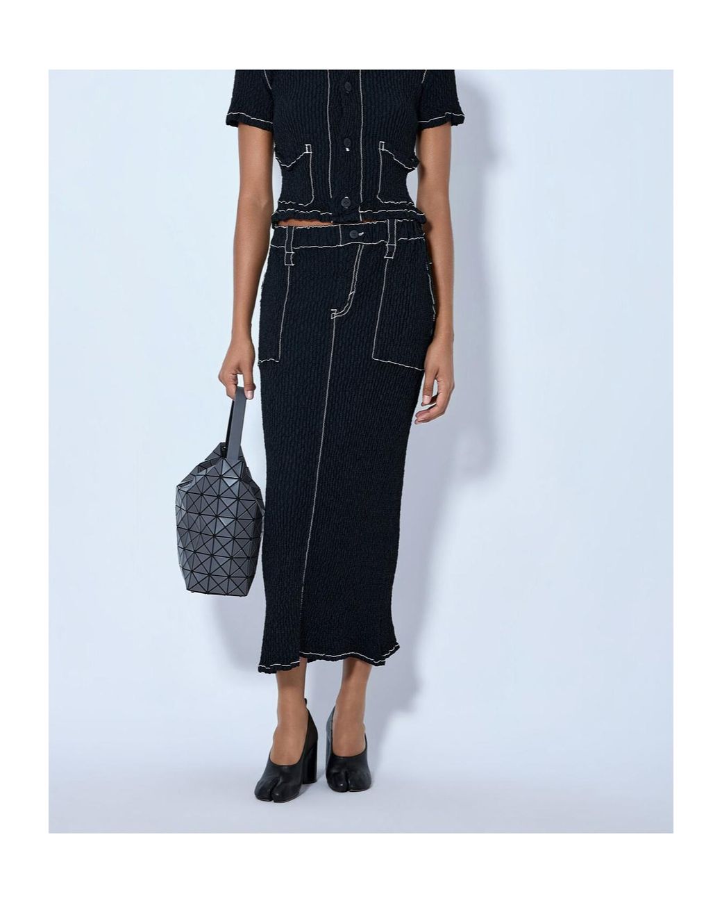 Issey Miyake Black Midi Wavelet Contrast-Stitching Elasticated-Waistband Skirt