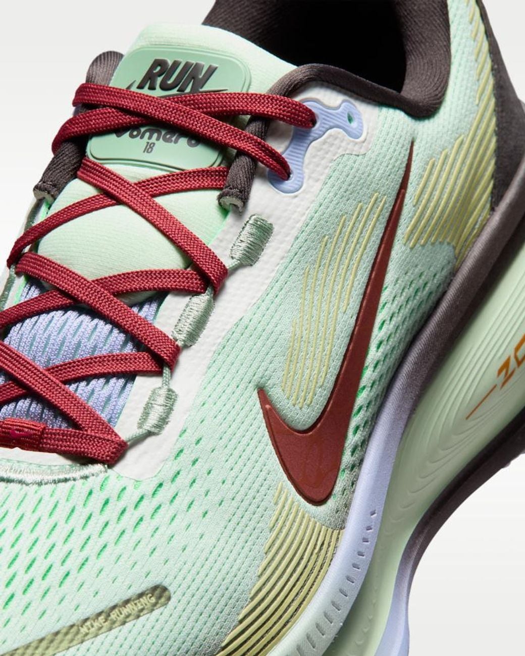 Nike Green Vomero 18 Se Running Shoes for men