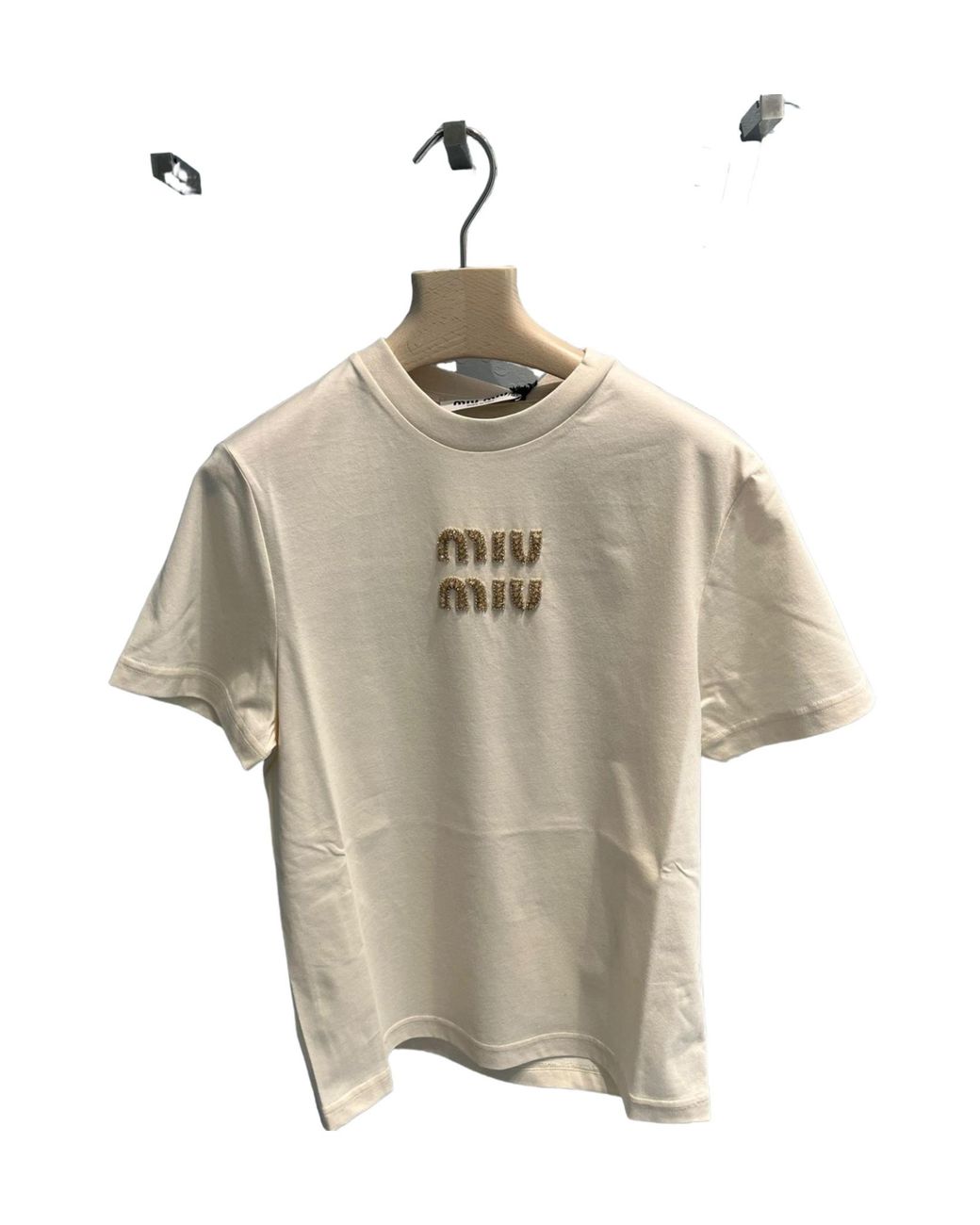 Miu Miu ストーンロゴ 半袖Tシャツ Miu Miu Logo T-Shirt With Rhinestones in Natural | Lyst