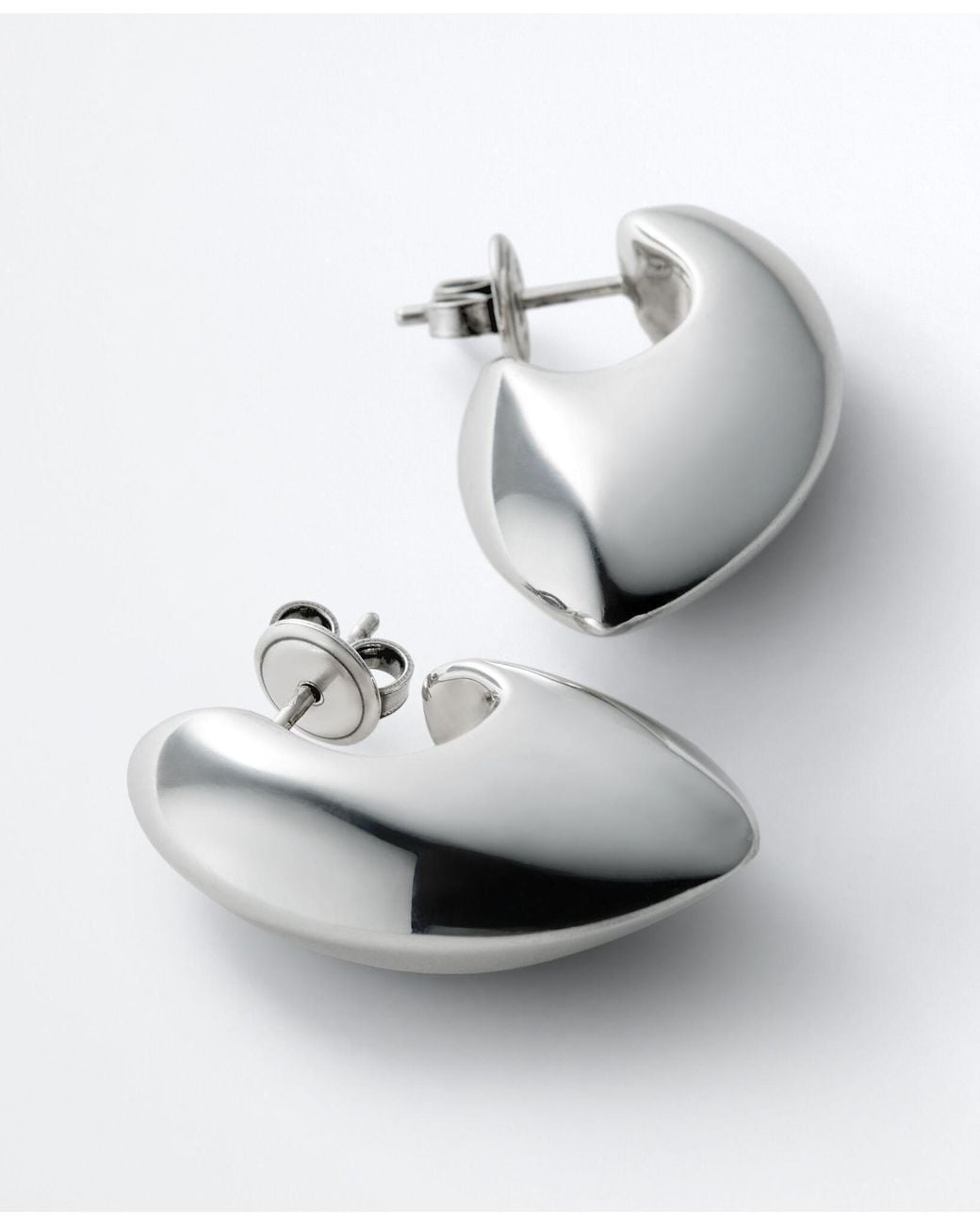 Bottega Veneta Metallic Small Claw Earrings