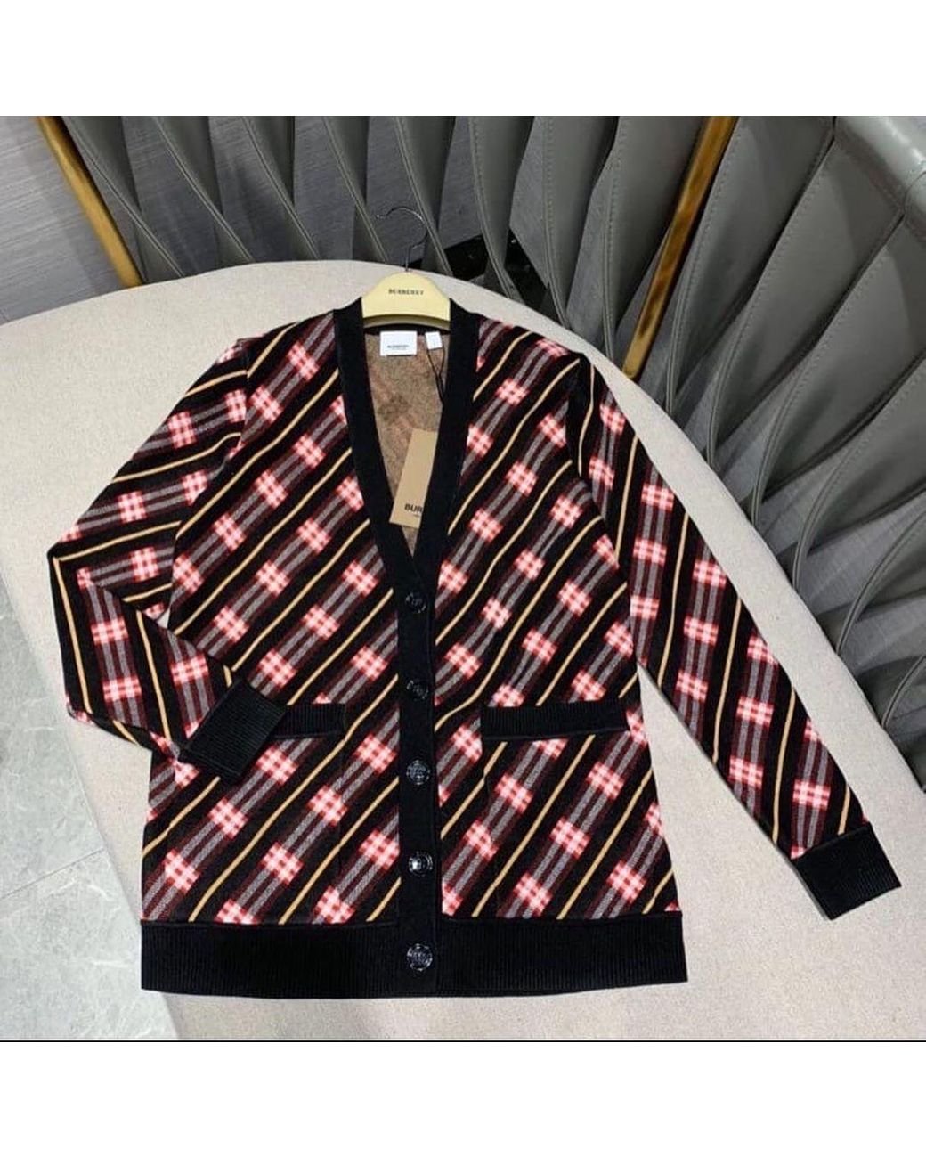 BURBERRYアイコンストライプ✳︎ウールカシミアブレンド✳︎カーディガン美品 Burberry Icon Stripe Knitted Cardigan in Red | Lyst