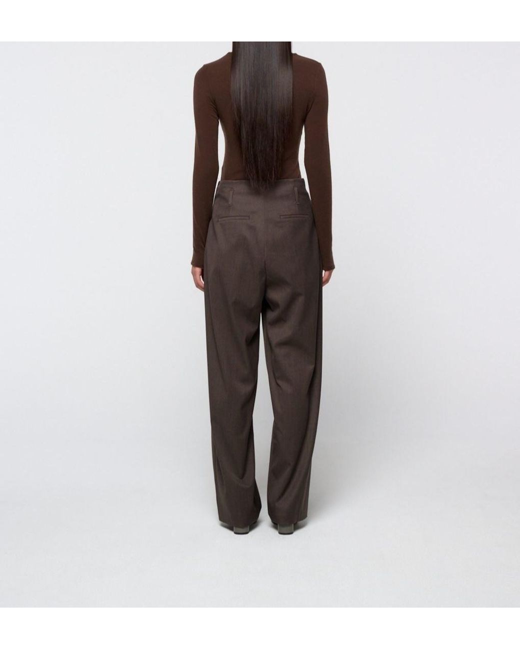 Amomento Brown Round T-Shirt