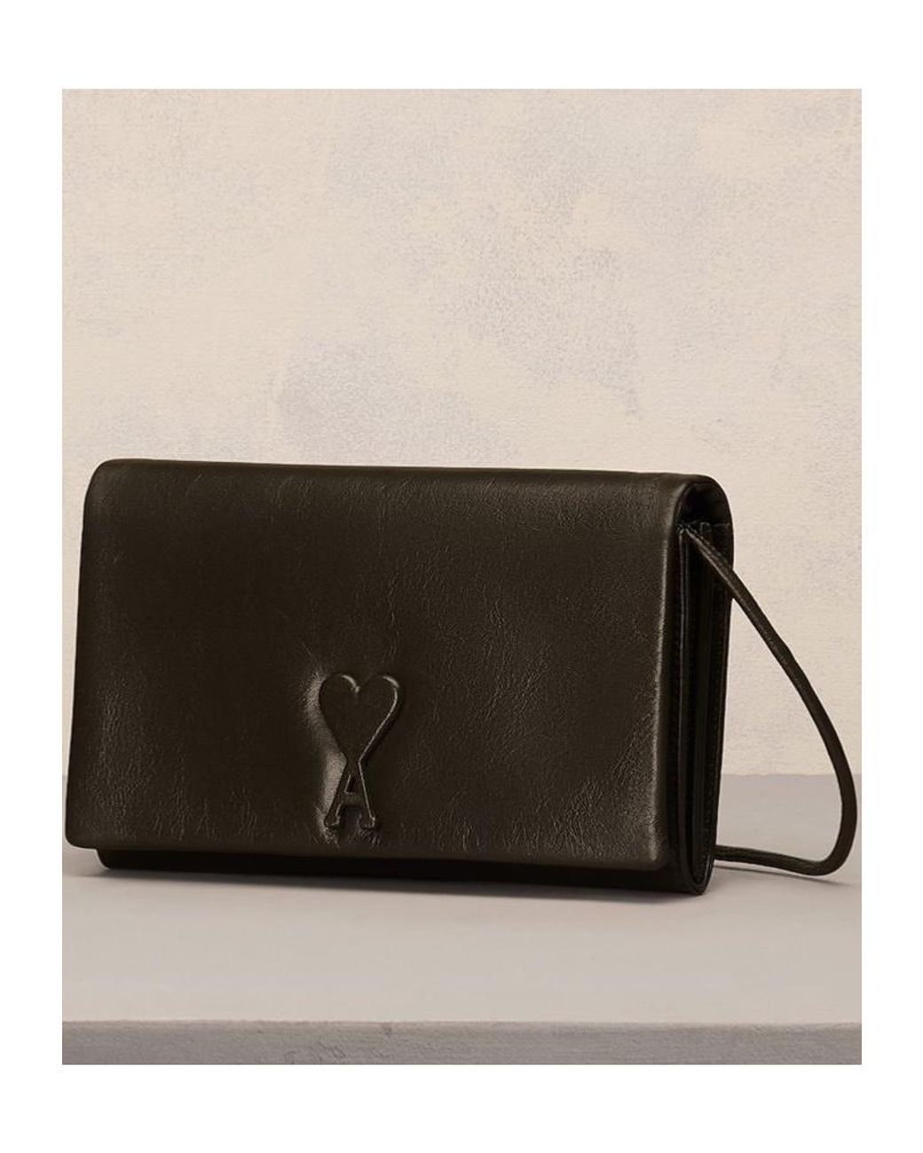 【AMI PARIS】Logo Plaque Foldover Top Shoulder Bag(送料込み) Ami Paris Ami De Coeur Logo Plaque Foldover Top Shoulder Bag