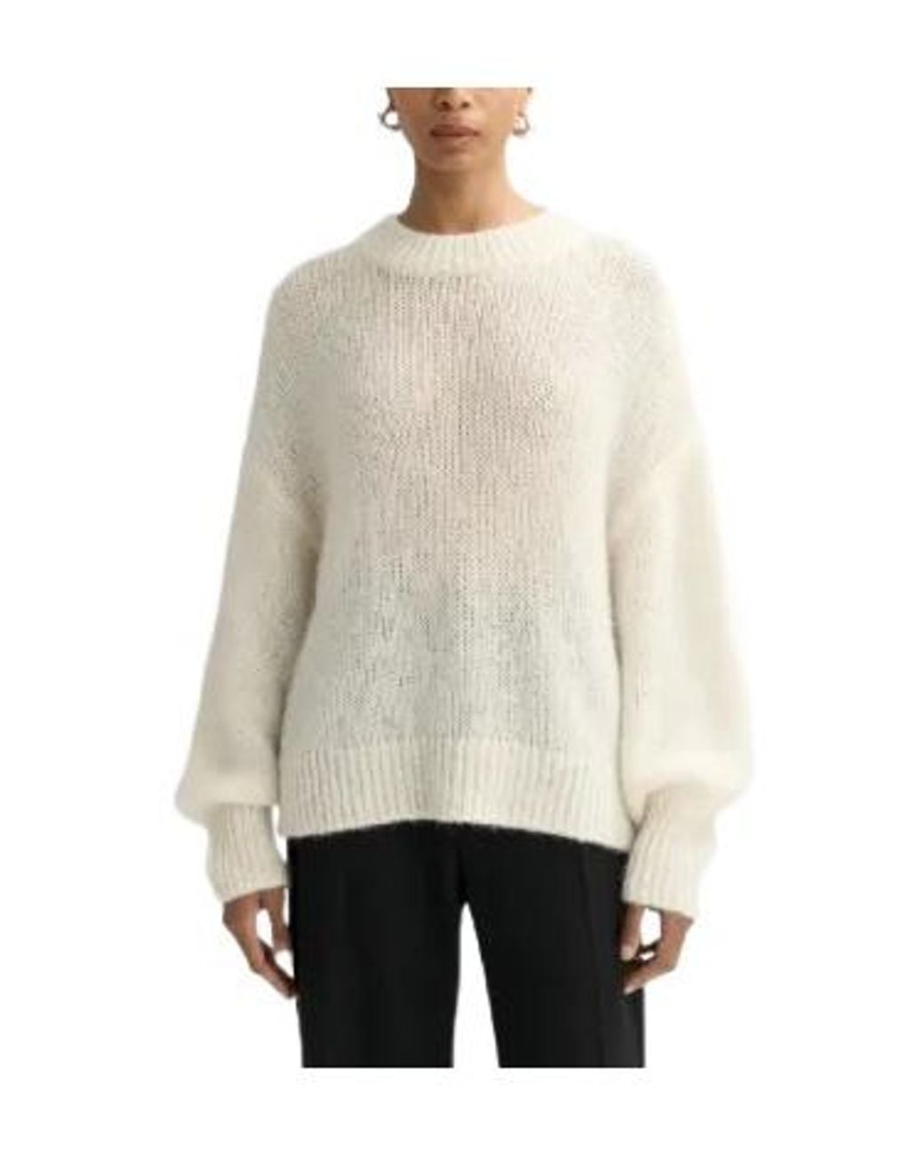 Soft Goat White Round-Neck Knitted Jumper