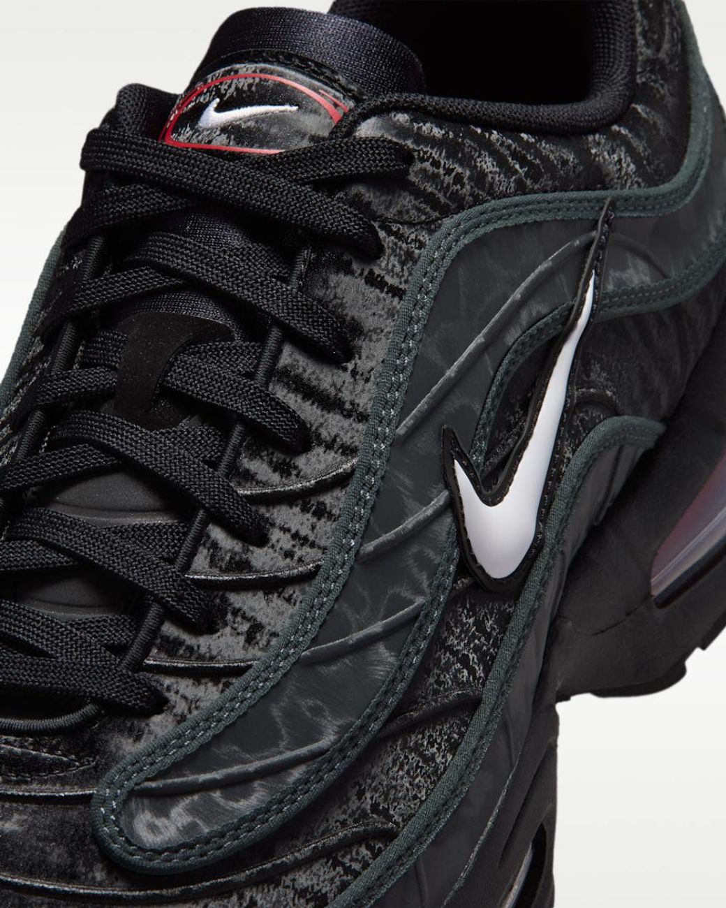Nike Black Air Max Joga Bonito Low-Top Sneakers for men