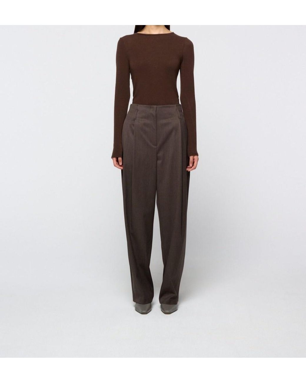 Amomento Brown Round T-Shirt